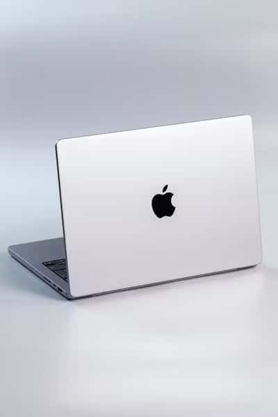 MacBook Pro M1 thumbnail 1