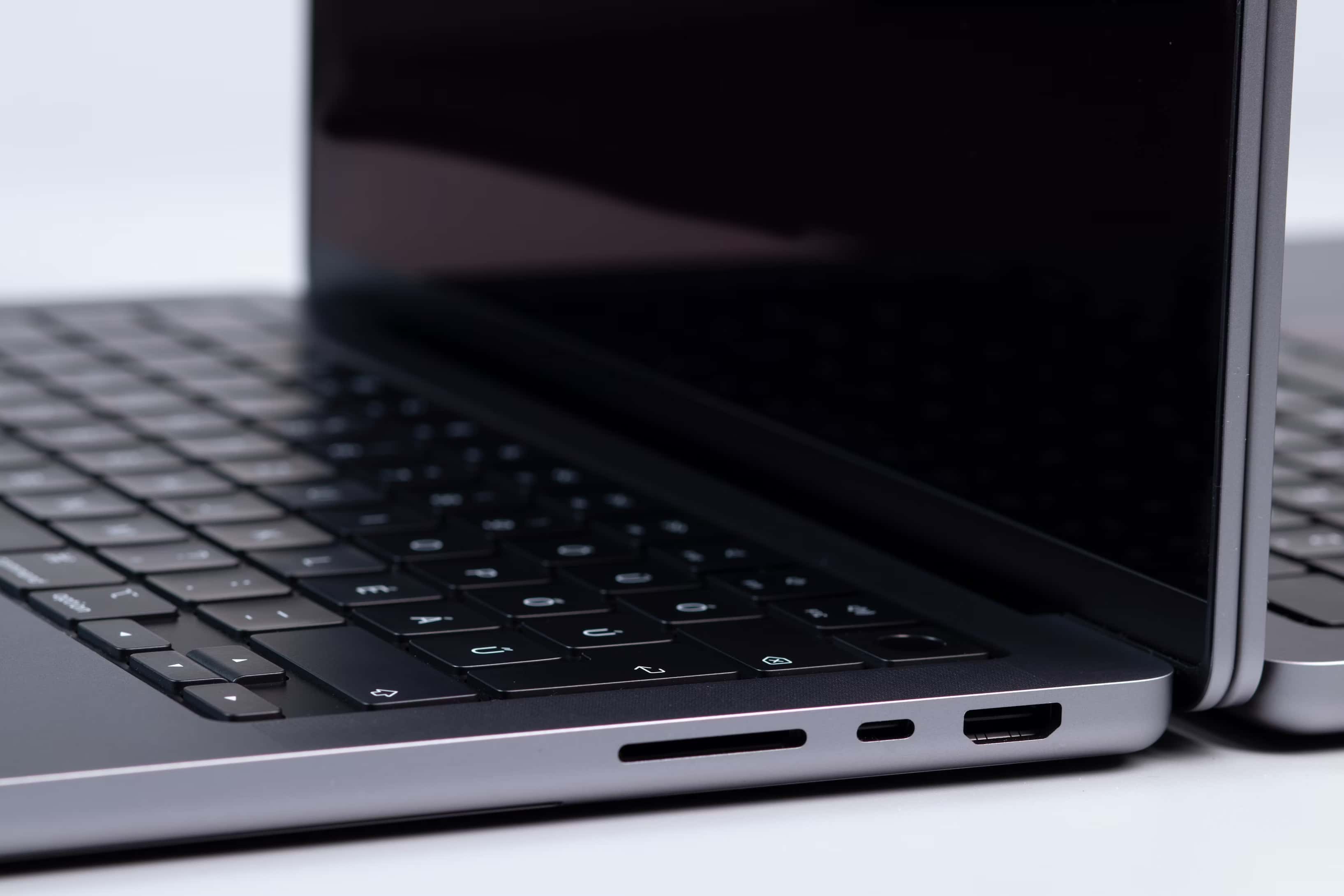 MacBook Pro M1 thumbnail 2