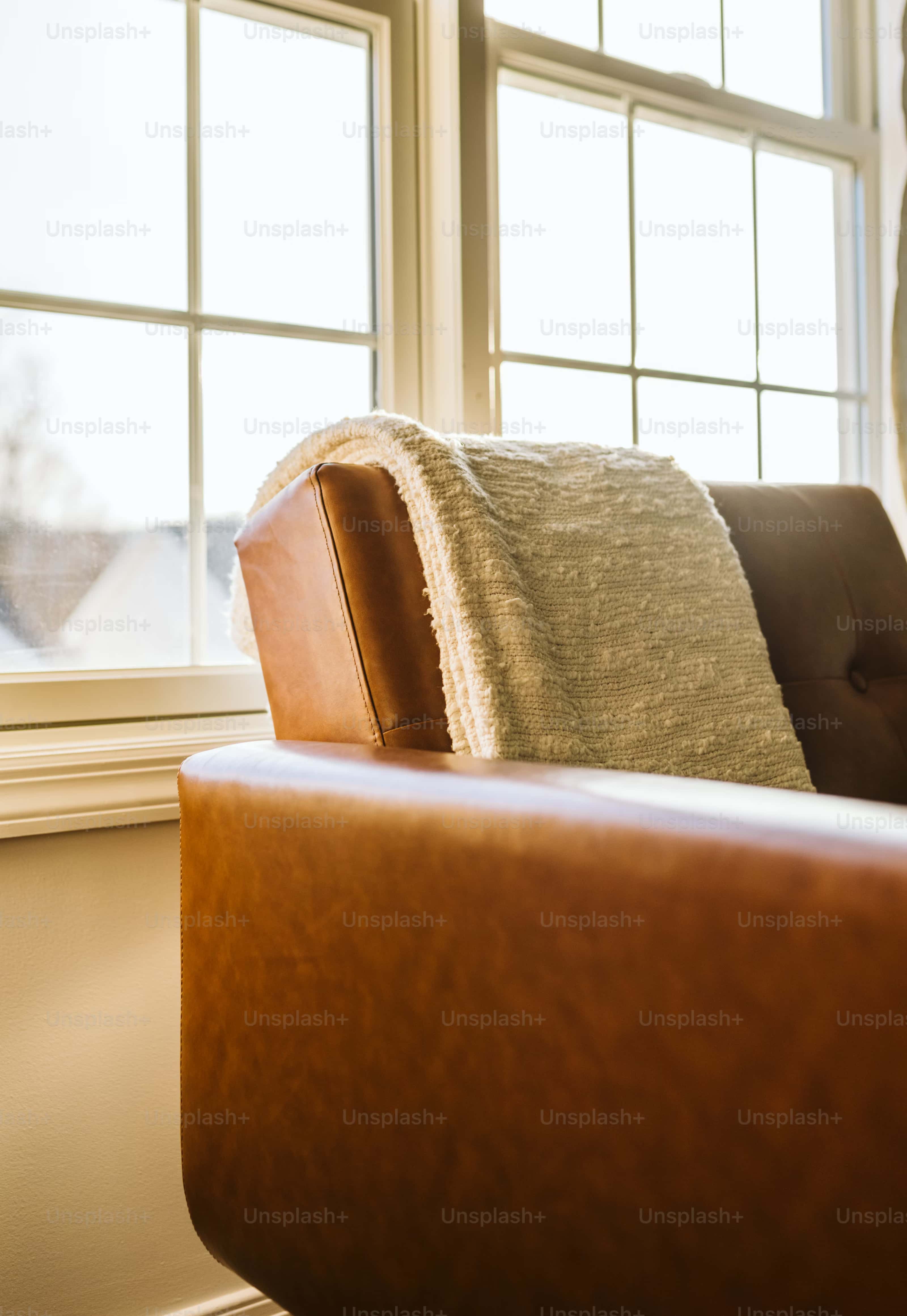 Designer Leather Sofa 833 thumbnail 3